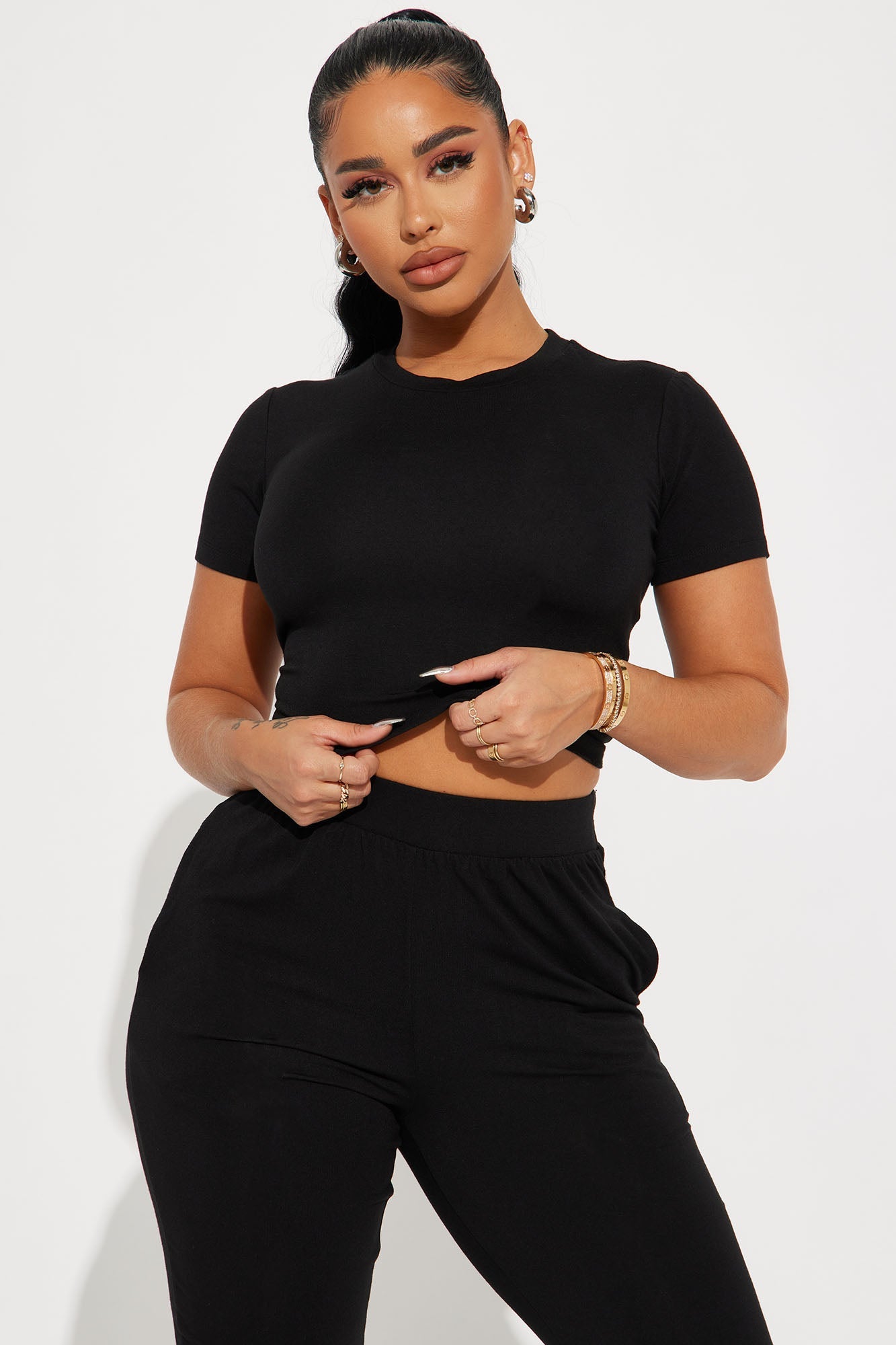 https://cdn.shopify.com/s/files/1/0293/9277/products/01-24-23Studio6_CE_SS_14-35-36_49_HF23C818SET_Black_12303_SG.jpg?v=1674867330