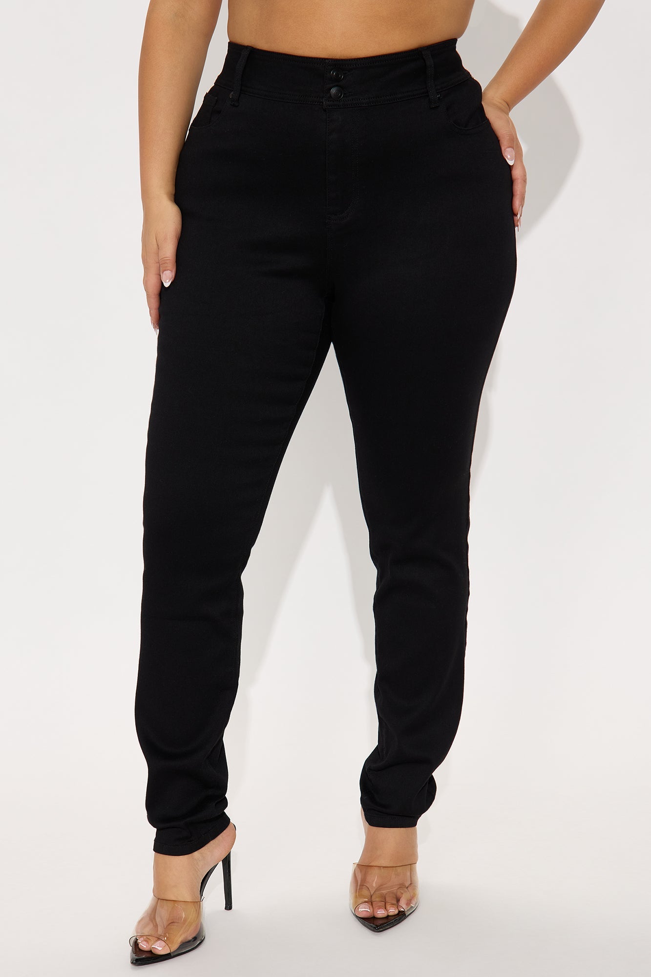 https://cdn.shopify.com/s/files/1/0293/9277/files/05-19-25_S8_37_FN22917A57T_Black_JP_SS_11-55-06_PLUS_2704_PXF.jpg?v=1747768289