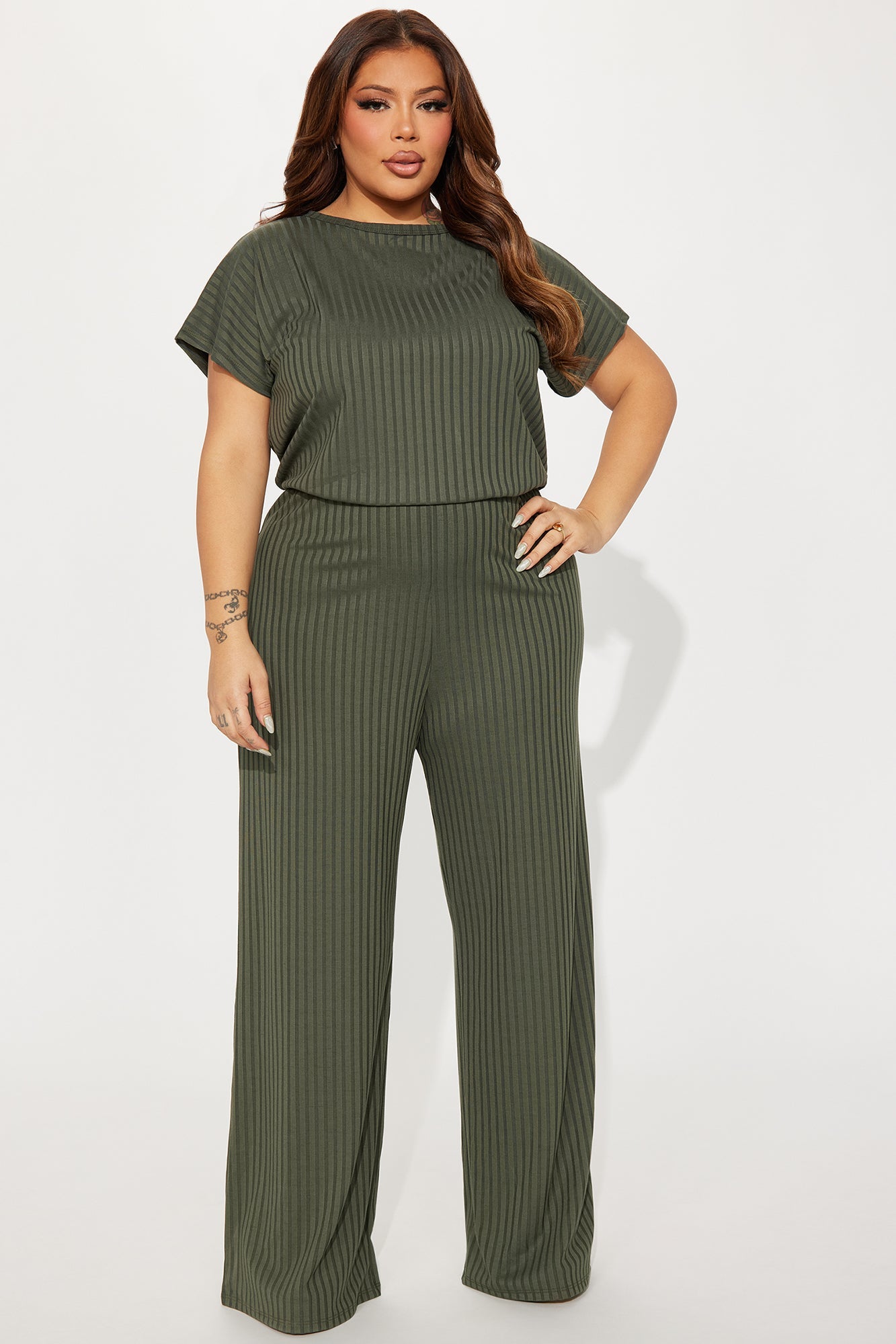https://cdn.shopify.com/s/files/1/0293/9277/files/11-01-23Studio4_KS_DB_14-21-59_44_WJ15060_Olive_9363_PLUS_PXF.jpg?v=1699307457