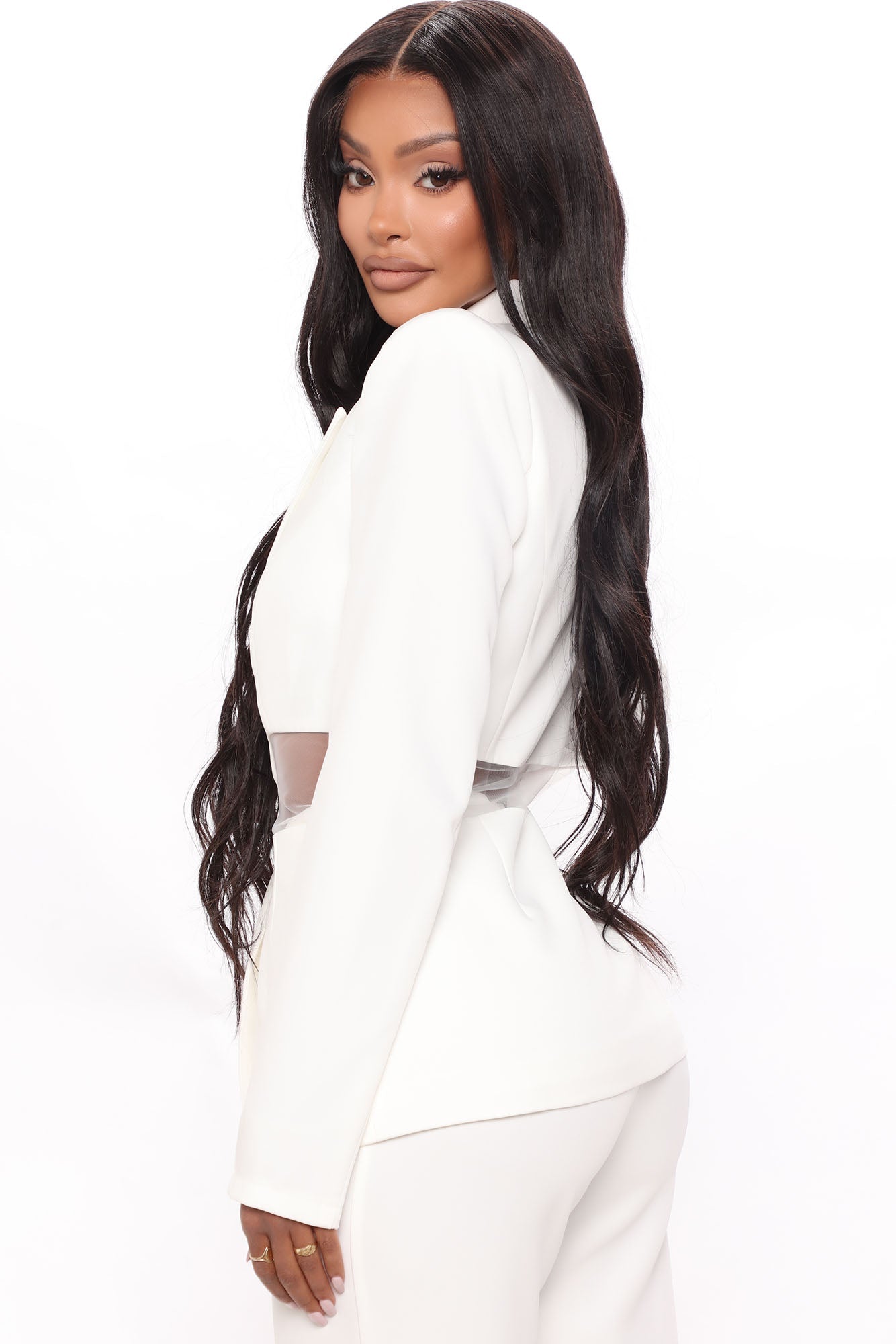https://cdn.shopify.com/s/files/1/0293/9277/products/02-10-22Studio4_ME_ON_15-27-03_60_BZ8955_White_P_1317_KL.jpg?v=1670523391