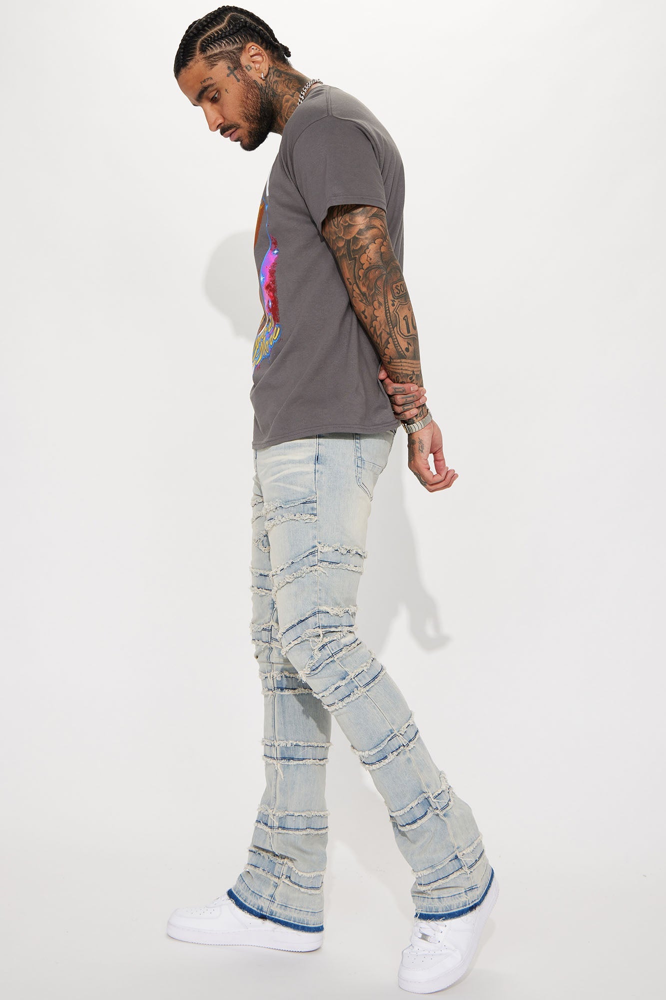 https://cdn.shopify.com/s/files/1/0293/9277/products/03-03-23Studio5_BN_DJ_10-29-52_31_GFN11_LightWash_P_20936_WG.jpg?v=1678901060