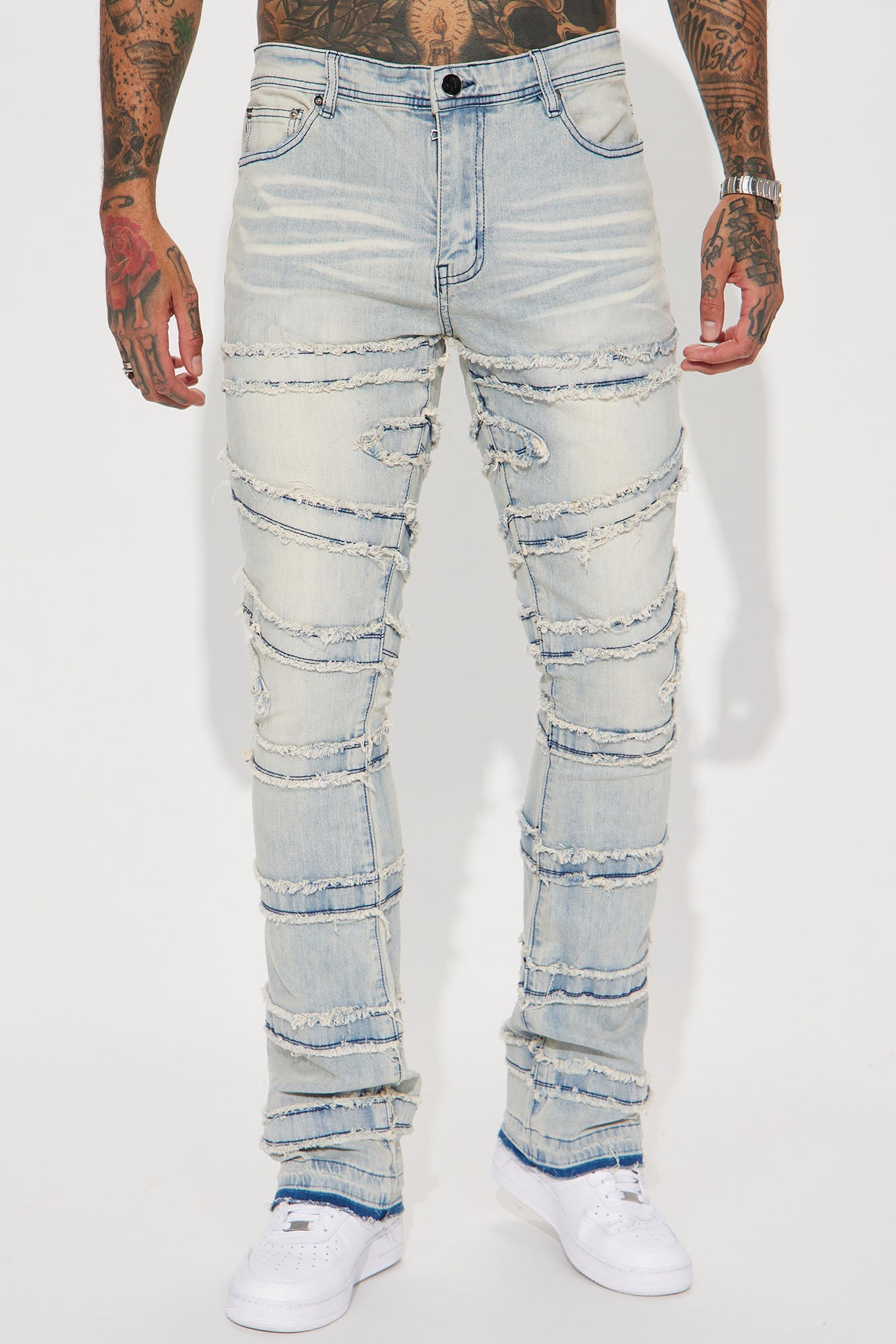 https://cdn.shopify.com/s/files/1/0293/9277/products/03-03-23Studio5_BN_DJ_10-29-52_31_GFN11_LightWash_P_20938_WG.jpg?v=1678901060