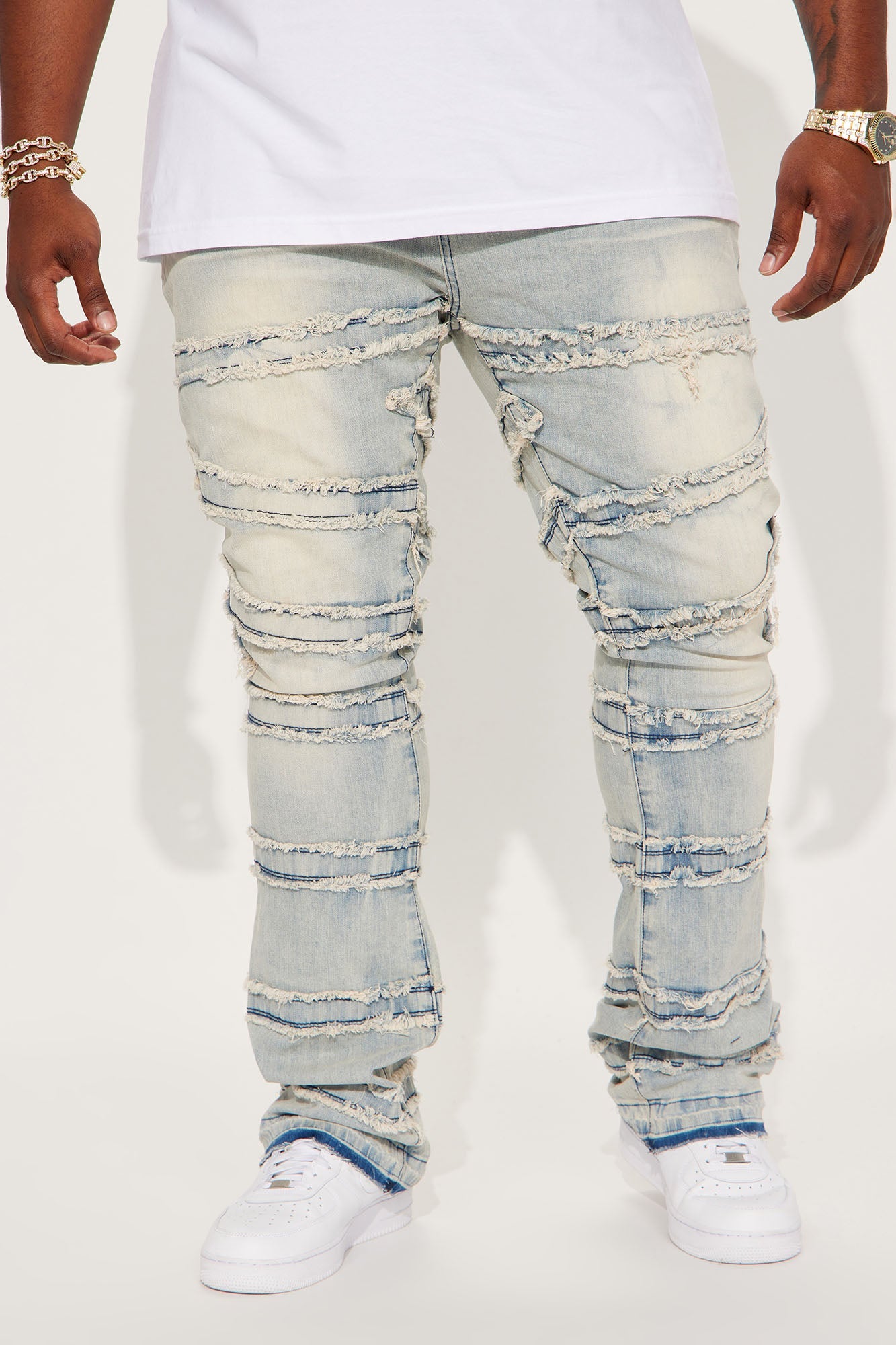 https://cdn.shopify.com/s/files/1/0293/9277/products/03-10-23Studio5_BN_DJ_13-11-37_79_GFN11_LightWash_P_22338_ES_PLUS.jpg?v=1678901060