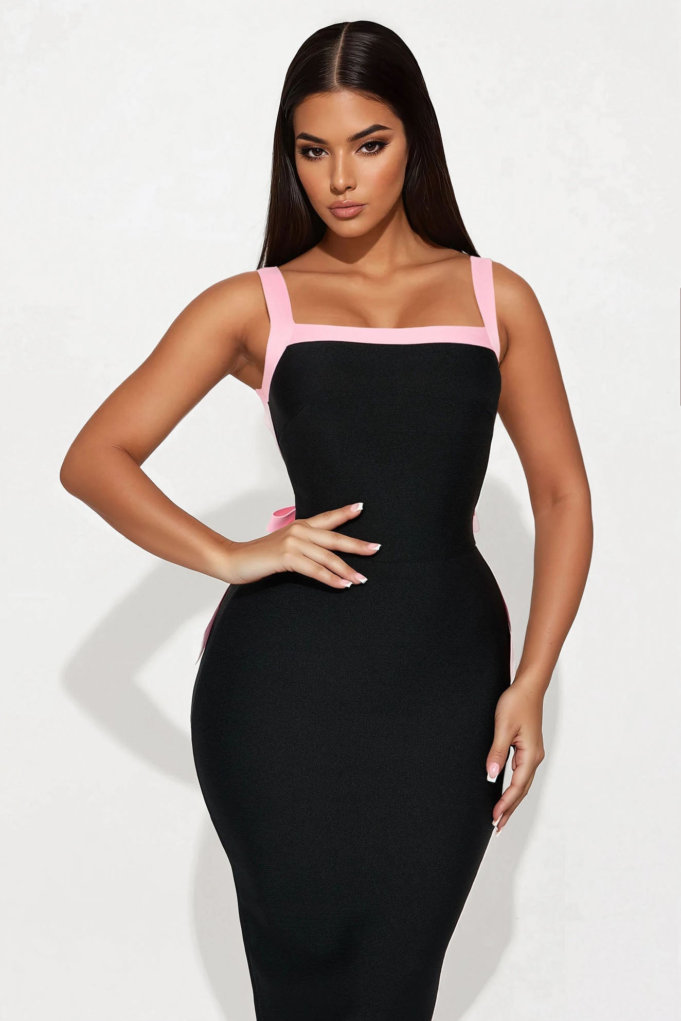 https://cdn.shopify.com/s/files/1/0293/9277/files/03-27-25_S9_5_24GWY1001G_BlackPink_CR_AC_11-29-12_56047-Amira_ES.jpg?v=1743635194