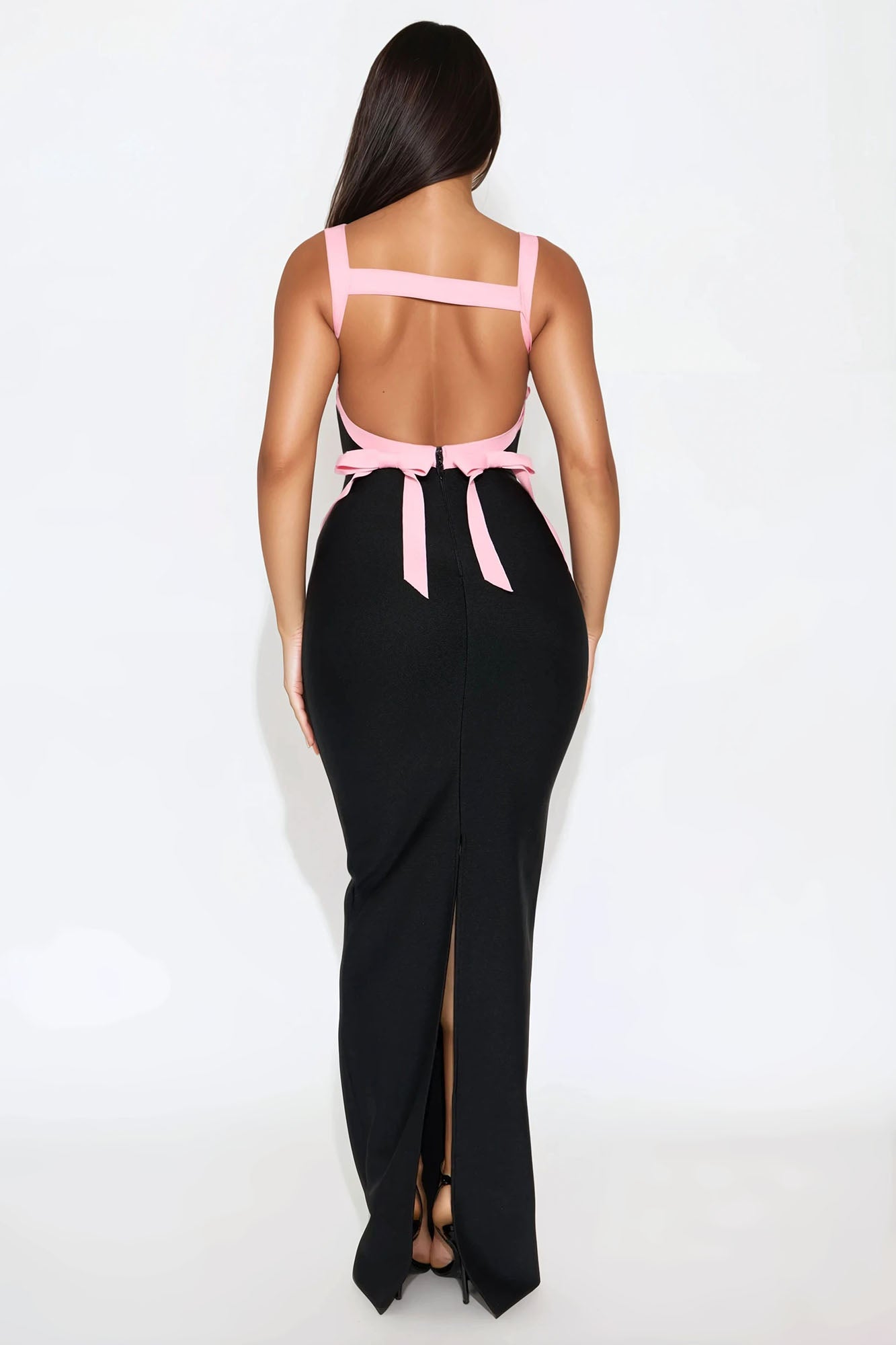https://cdn.shopify.com/s/files/1/0293/9277/files/03-27-25_S9_5_24GWY1001G_BlackPink_CR_AC_11-29-12_56052-Amira_ES.jpg?v=1743635194