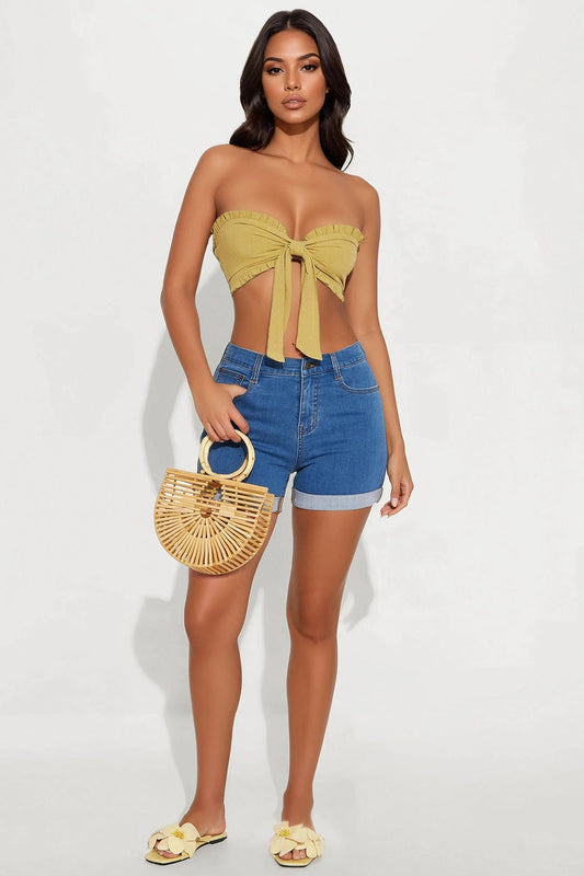 https://cdn.shopify.com/s/files/1/0293/9277/files/03-31-25_S5_1_FN3202HSHJC_MediumWash_CR_AP_12-05-26_58943-Amira_WG_WG_PXF.jpg?v=1744133117
