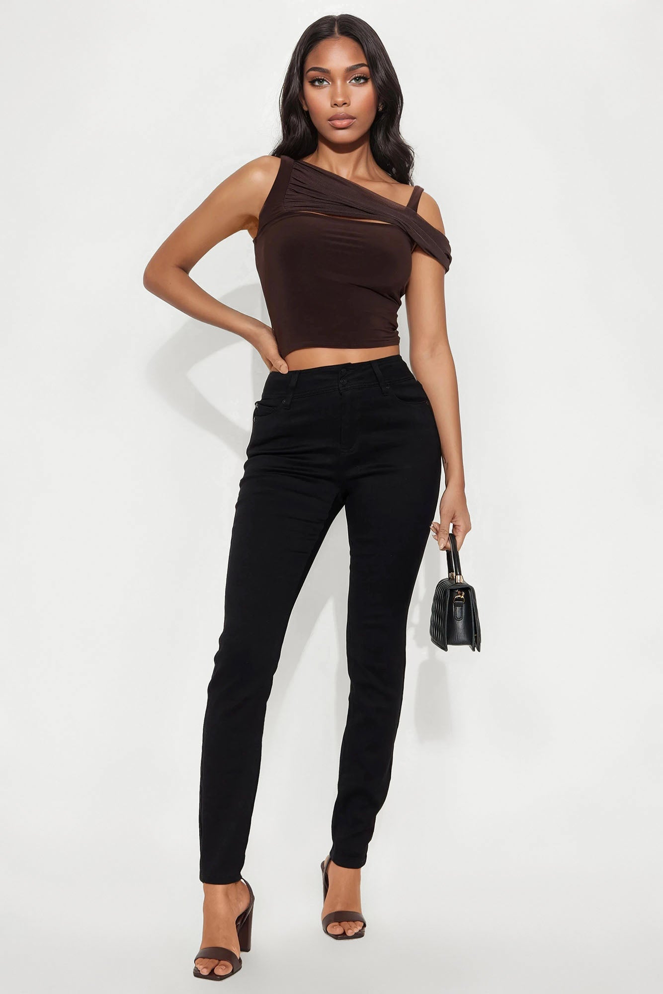https://cdn.shopify.com/s/files/1/0293/9277/files/04-23-25_S6_27_FN22917A57T_Black_RA_PC_13-07-46_68792_MH-Adia_BH.jpg?v=1747322765