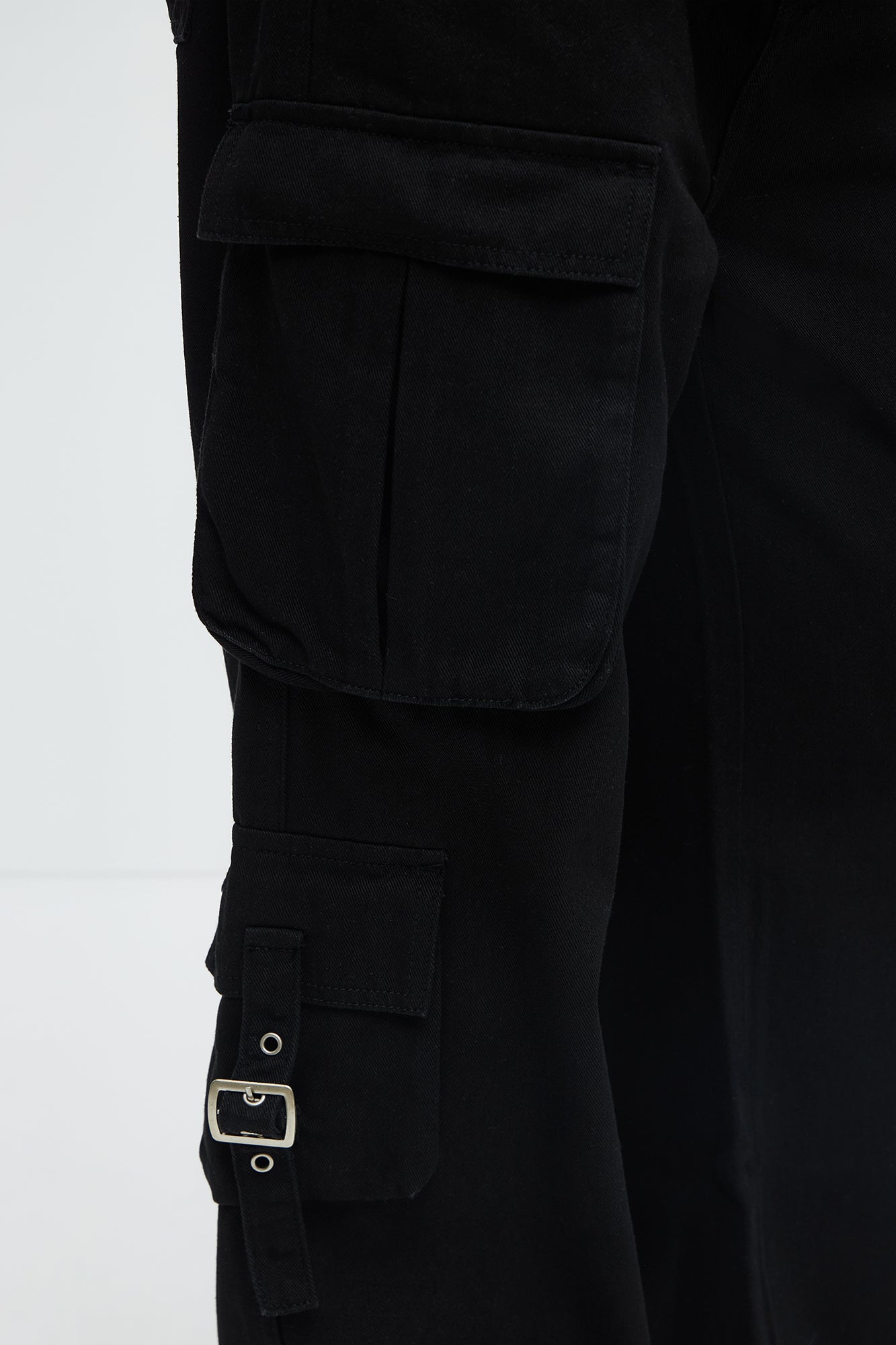 https://cdn.shopify.com/s/files/1/0293/9277/files/05-02-25_S7_13_SU25B511_Black_KJ_PC_10-17-37_118998_PXF.jpg?v=1746555804