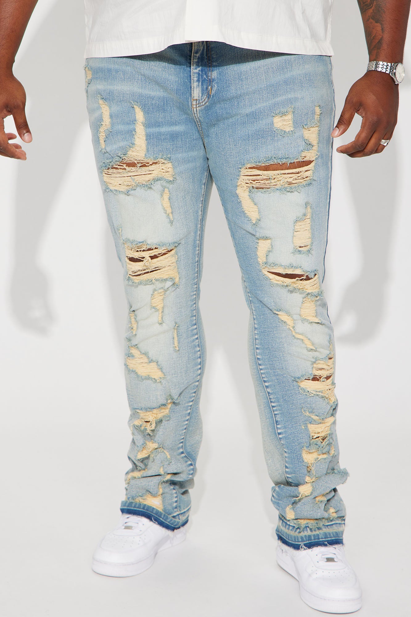 https://cdn.shopify.com/s/files/1/0293/9277/files/05-08-23Studio7_CB_IM_3-06PM_88_DAQ2231041_LightBlueWash_3231_PLUS_DG.jpg?v=1684536572