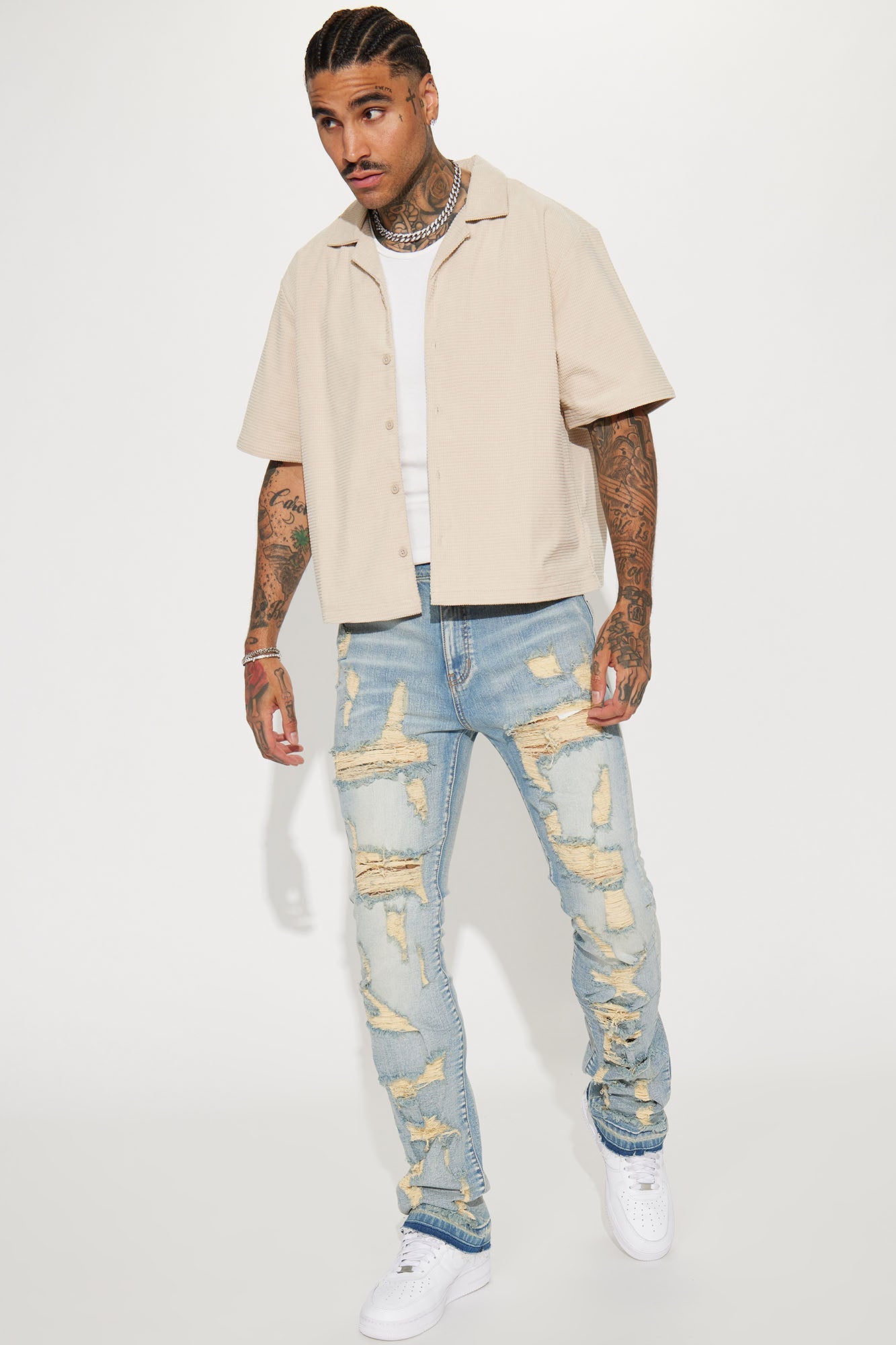 https://cdn.shopify.com/s/files/1/0293/9277/files/05-15-23Studio6_KF_DJ_11-31-29_50_DAQ2231041_LightBlueWash_3082_DG.jpg?v=1684536572