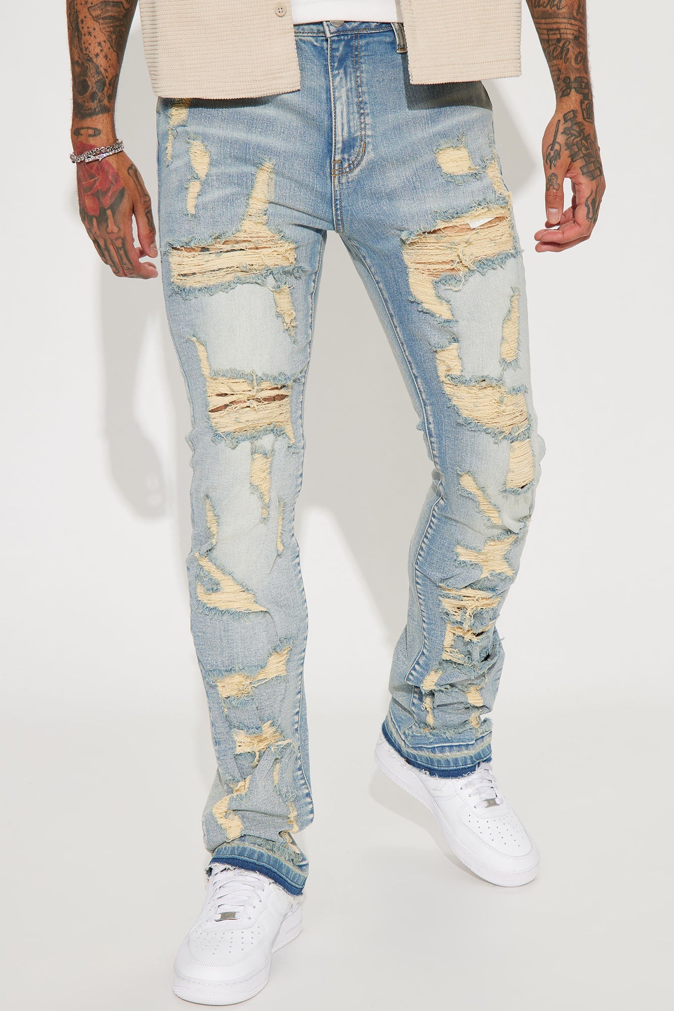 https://cdn.shopify.com/s/files/1/0293/9277/files/05-15-23Studio6_KF_DJ_11-31-44_50_DAQ2231041_LightBlueWash_3093_DG.jpg?v=1684536572