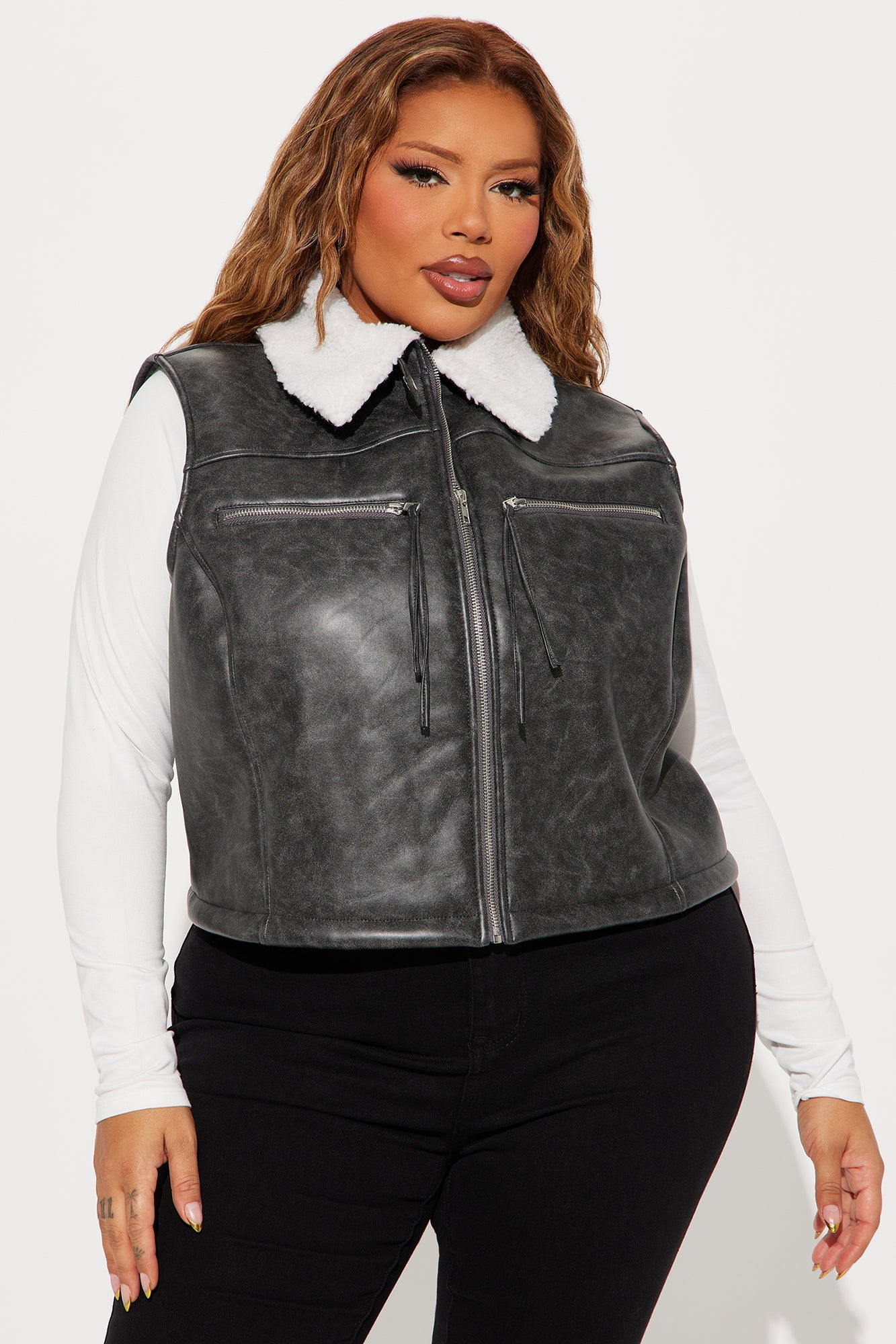 https://cdn.shopify.com/s/files/1/0293/9277/files/08-19-24_S4_37_ZDFN2027_Grey_KS_IM_13-31-56_PLUS_54714_PXF.jpg?v=1724193663