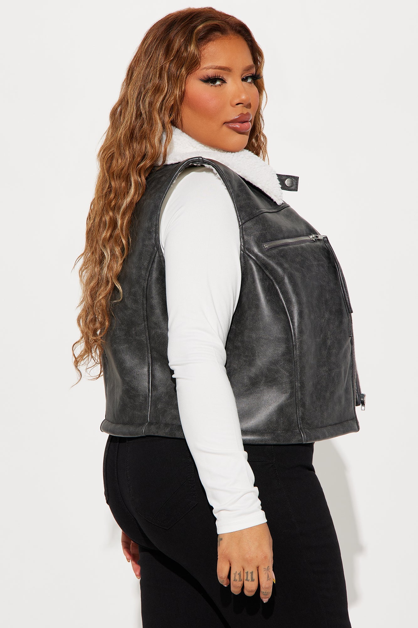 https://cdn.shopify.com/s/files/1/0293/9277/files/08-19-24_S4_37_ZDFN2027_Grey_KS_IM_13-32-29_PLUS_54717_PXF.jpg?v=1724193663