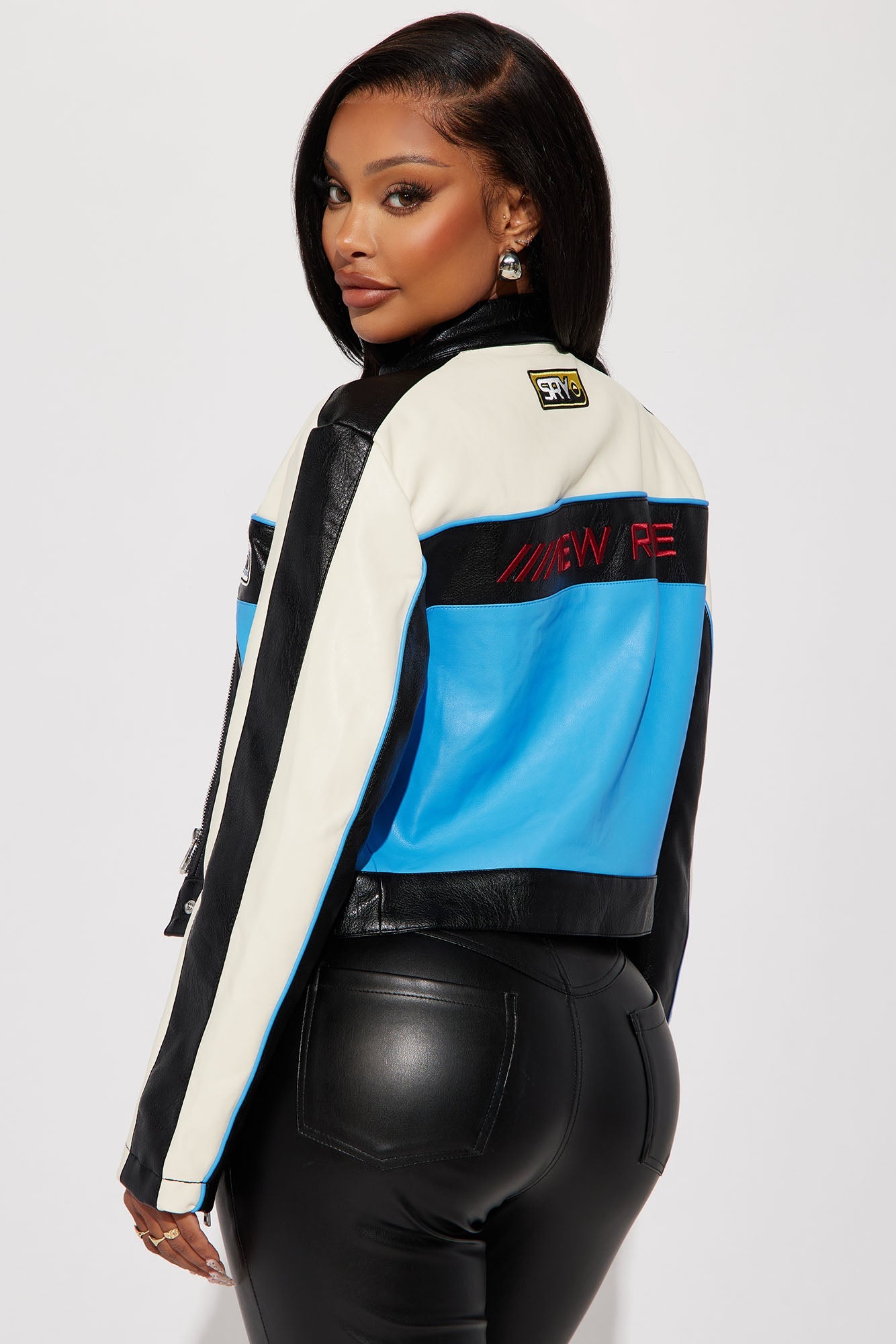 https://cdn.shopify.com/s/files/1/0293/9277/files/08-25-23Studio2_CXB_RL_14-14-27_15_23GWQ3620_Bluecombo_53637_EH.jpg?v=1693426973