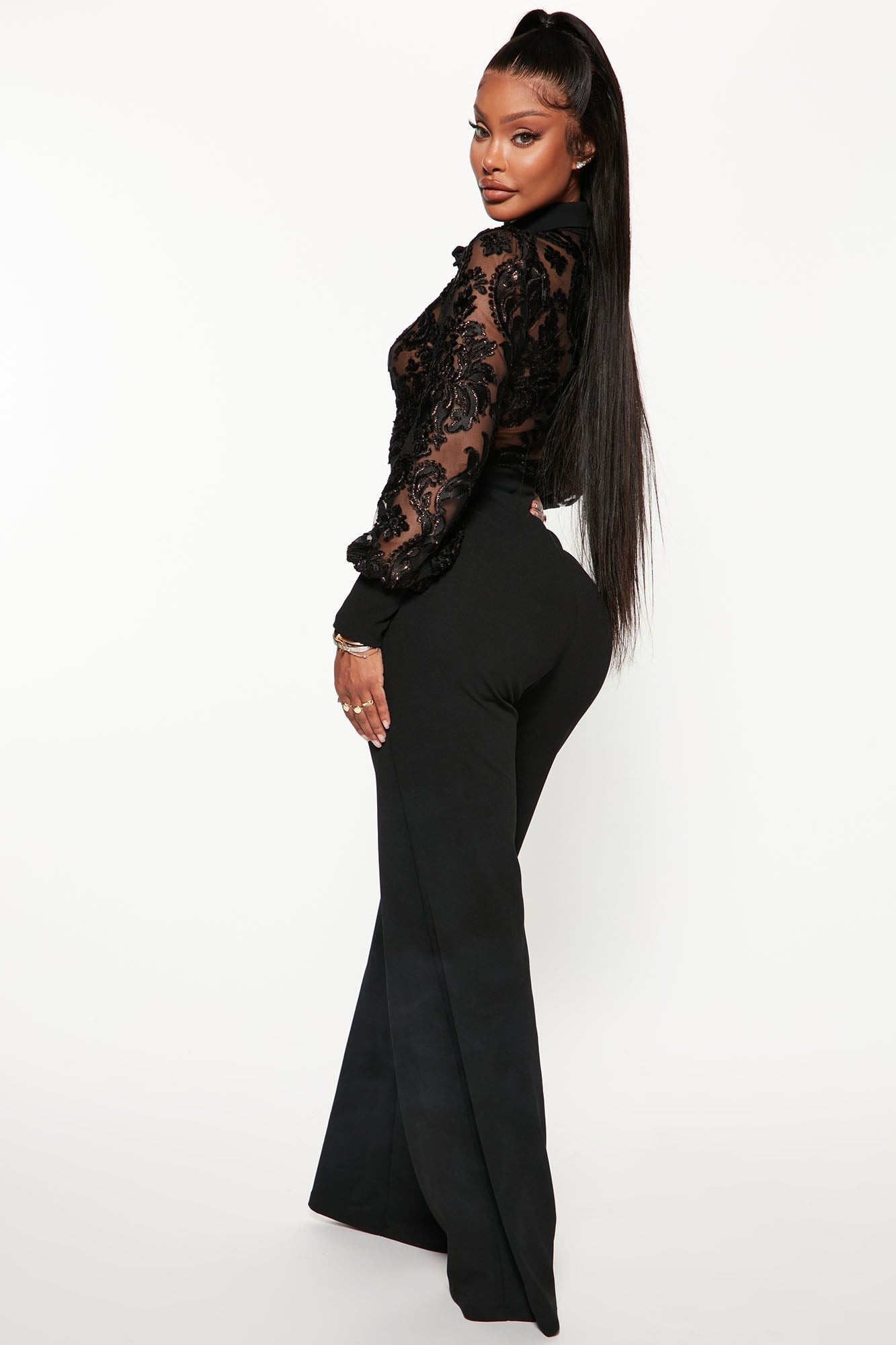 https://cdn.shopify.com/s/files/1/0293/9277/products/08-29-22Studio3_RT_AC_16-00-04_31_220401_Black_P_0186_PB.jpg?v=1661878781