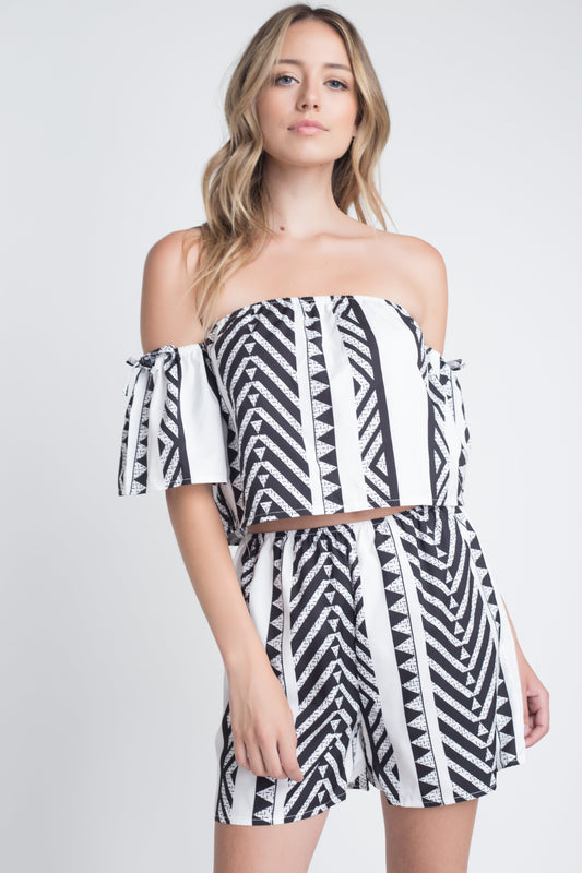 https://cdn.shopify.com/s/files/1/1397/2571/products/1533135831EA83451725572_20White_20Black_20_8.jpg?v=1543445787