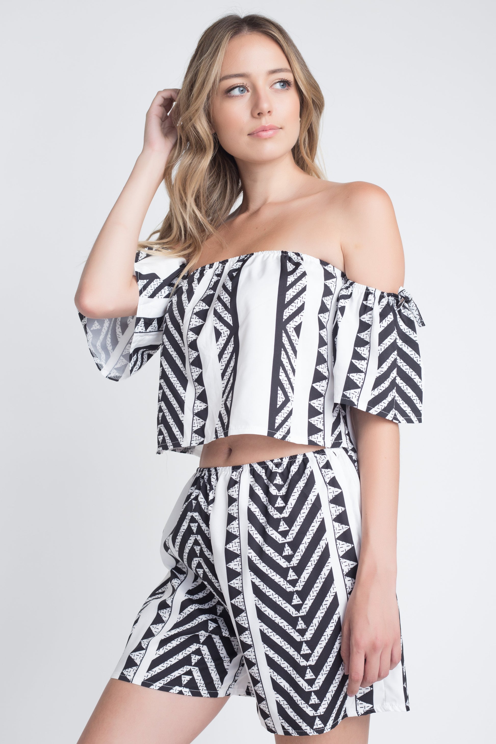 https://cdn.shopify.com/s/files/1/1397/2571/products/1533135832EA83451725572_20White_20Black_20_6.jpg?v=1543445787