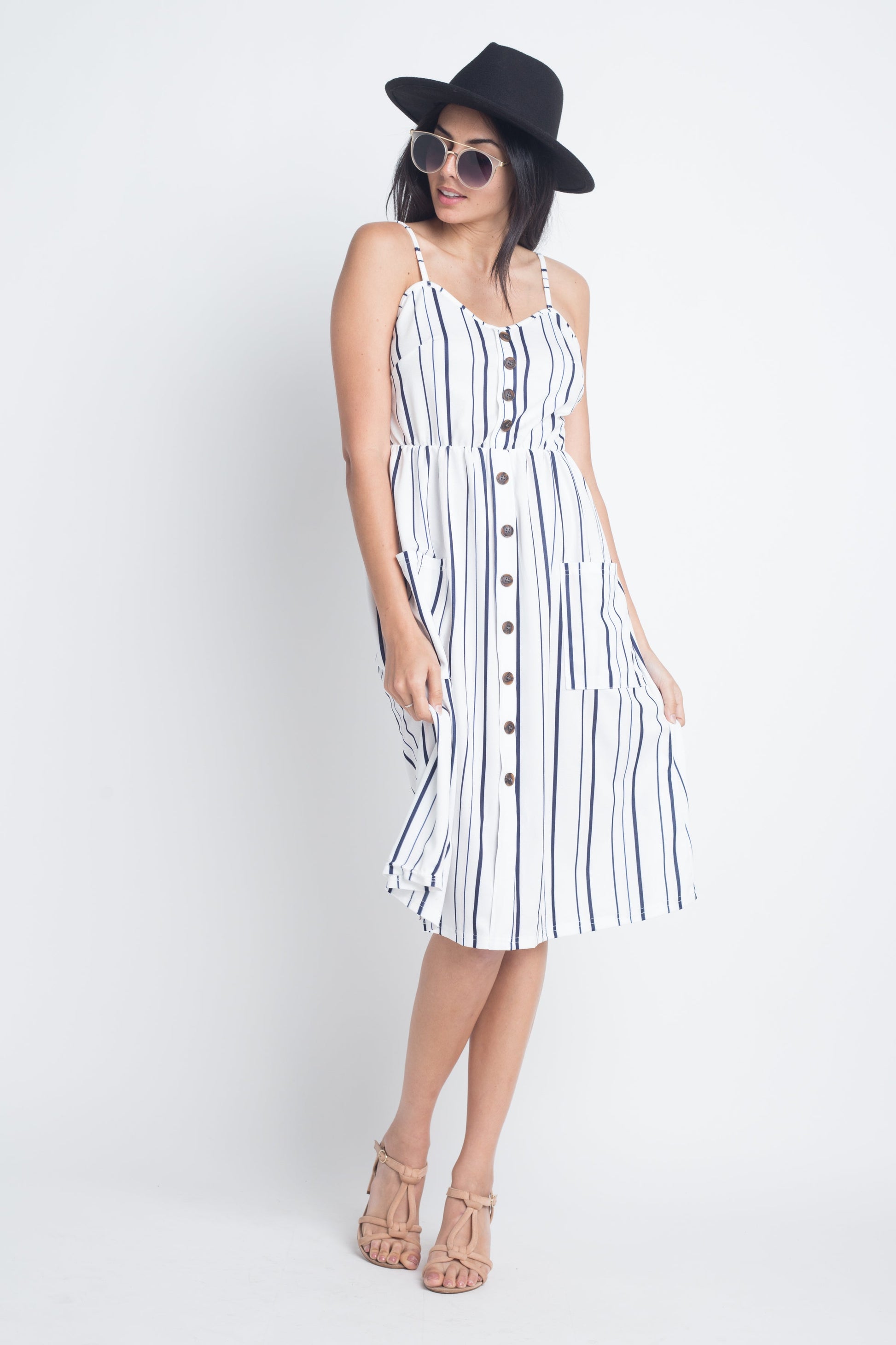 https://cdn.shopify.com/s/files/1/1397/2571/products/EAPR10058_White_Black_2.jpg?v=1539376905