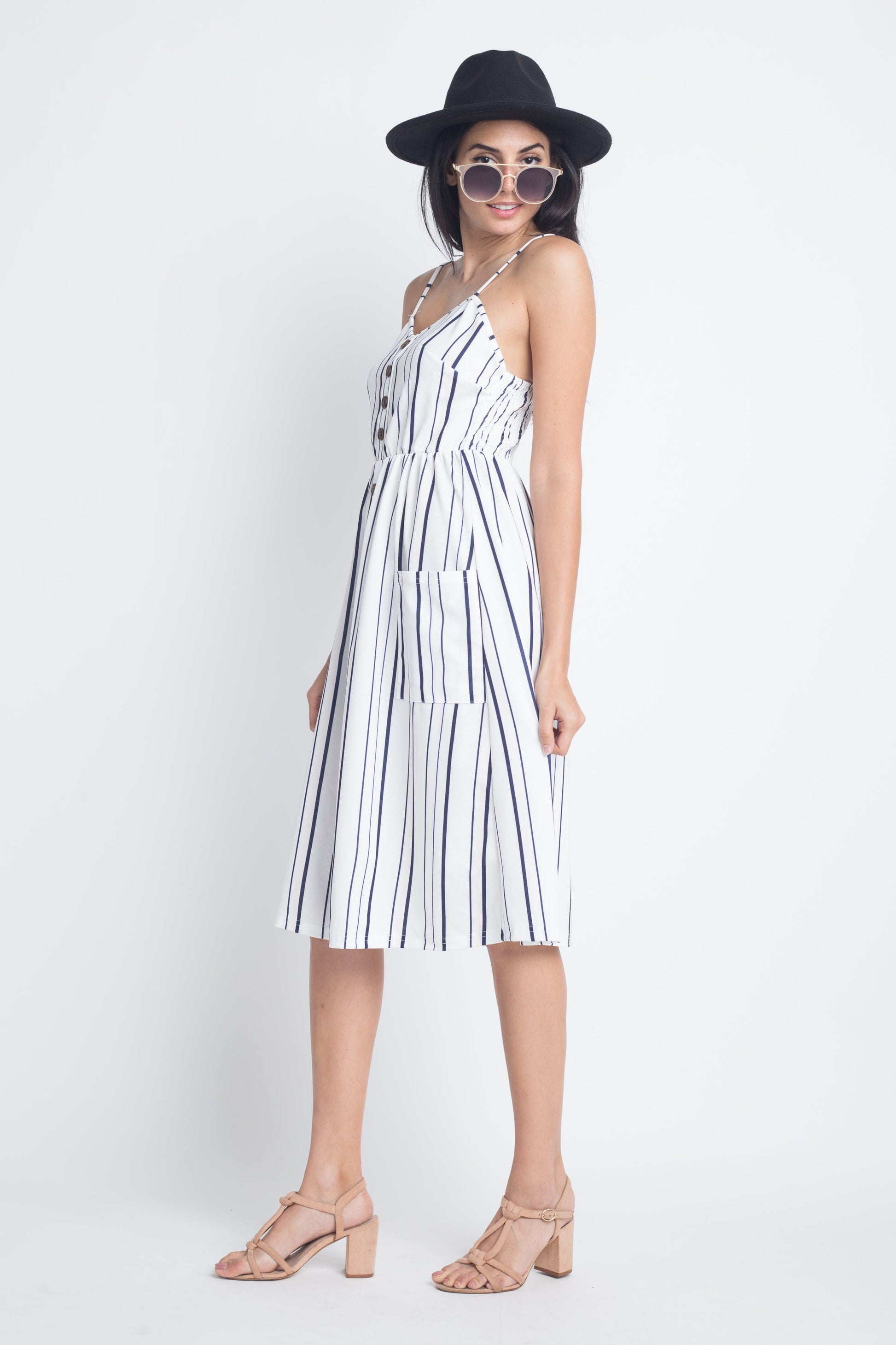 https://cdn.shopify.com/s/files/1/1397/2571/products/EAPR10058_White_Black_4.jpg?v=1539376905