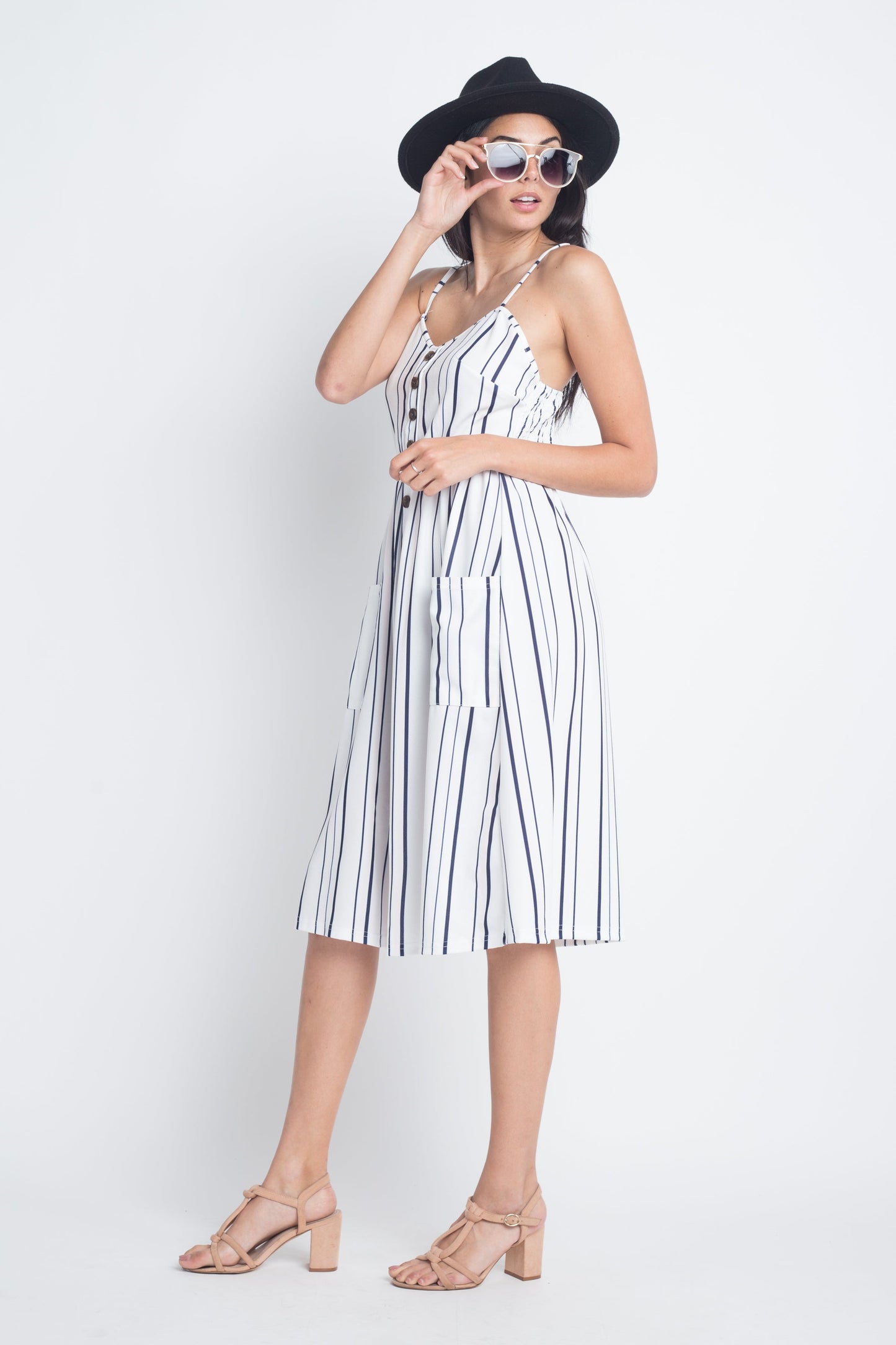https://cdn.shopify.com/s/files/1/1397/2571/products/EAPR10058_White_Black_5.jpg?v=1539376905