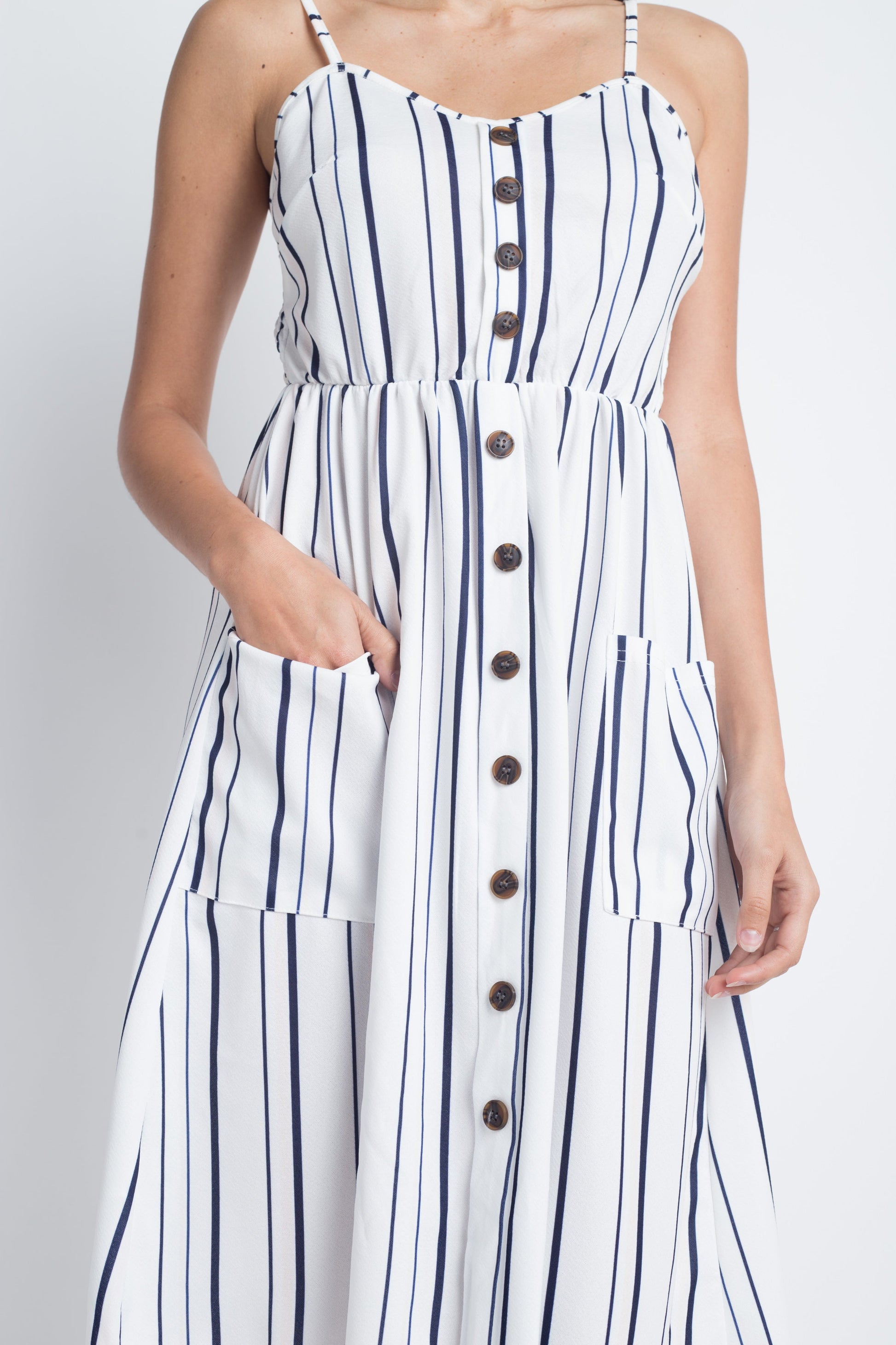 https://cdn.shopify.com/s/files/1/1397/2571/products/EAPR10058_White_Black_8.jpg?v=1539376905